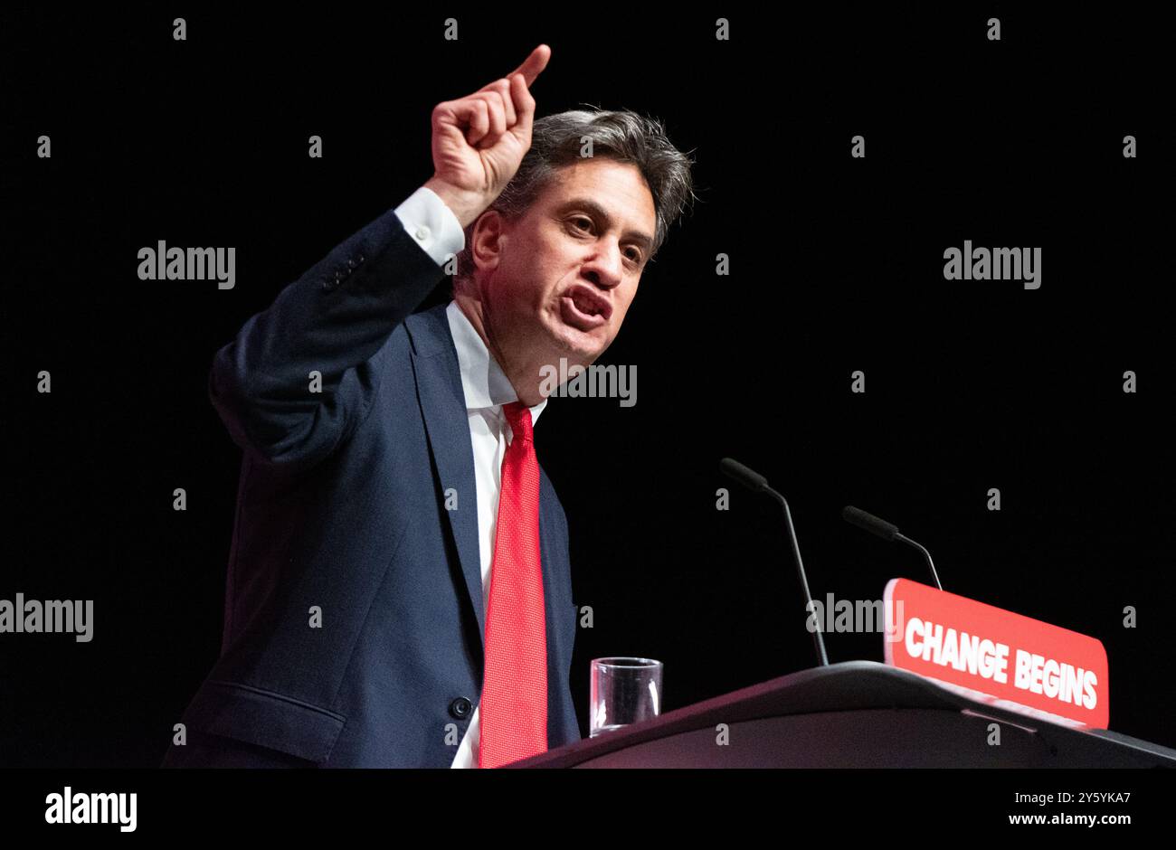 Liverpool, Großbritannien. September 2024. Ed Miliband, Staatssekretär für Energiesicherheit und Netz Null, Rede am zweiten Tag der Labour Party-Konferenz 2024 in Liverpool im Vereinigten Königreich. Bild: Garyroberts/worldwidefeatures.com Credit: GaryRobertsphotography/Alamy Live News Stockfoto