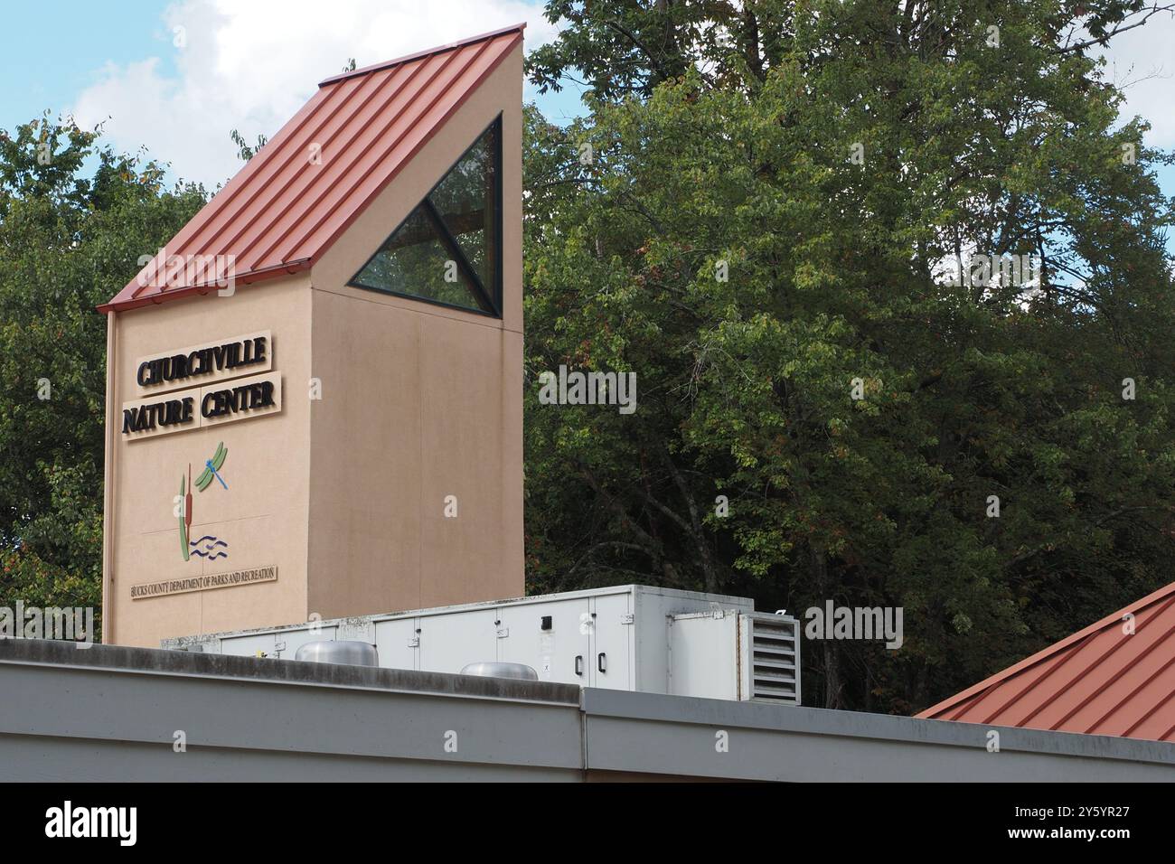 Spazieren Sie im Churchville Nature Center kurz vor Herbstbeginn. Stockfoto