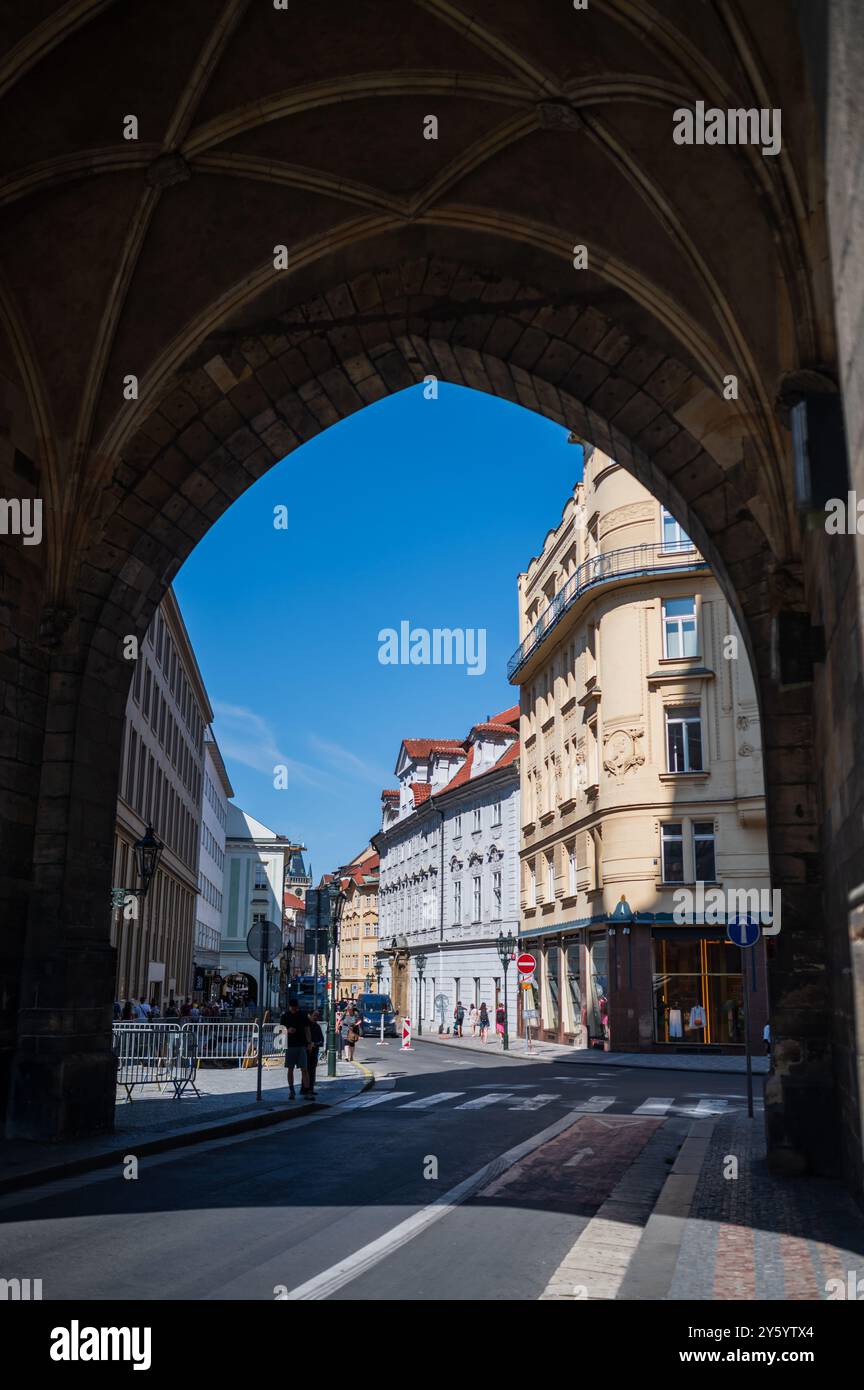 Bogen unter dem Pulverturm in Prag Stockfoto