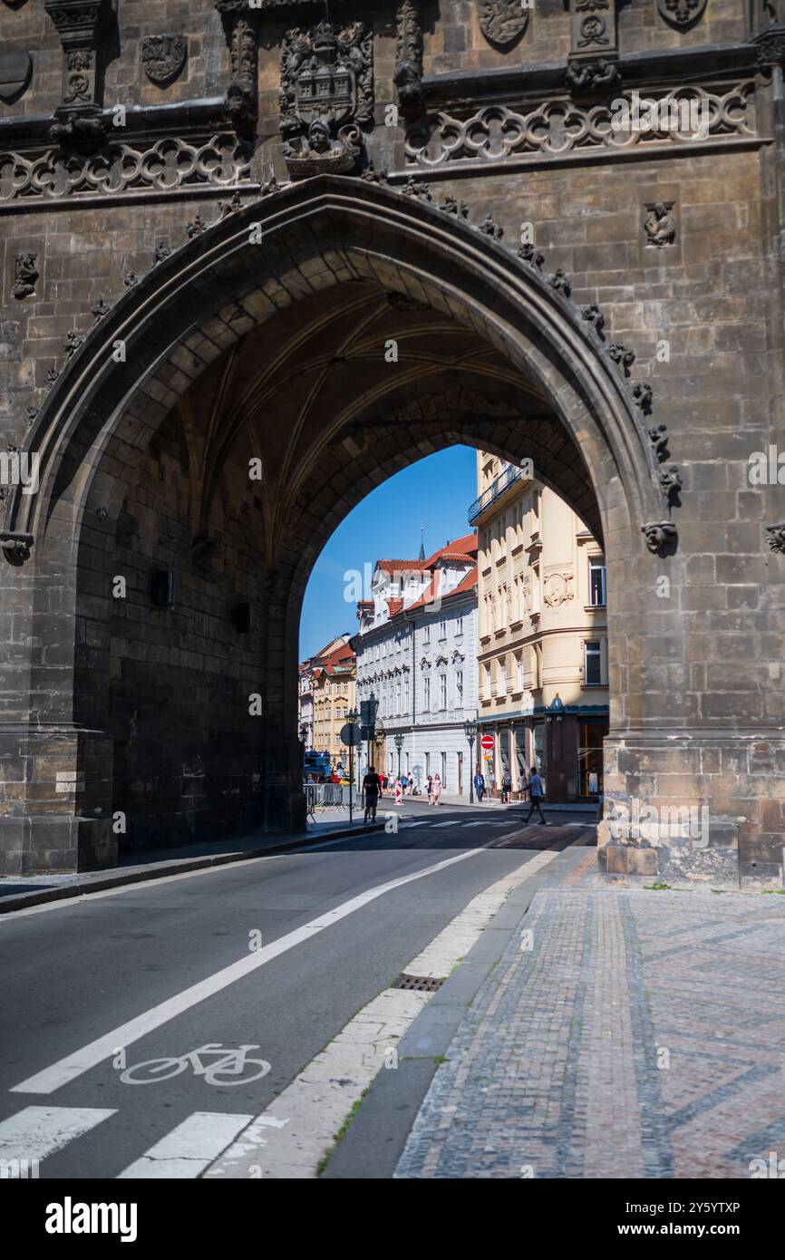 Bogen unter dem Pulverturm in Prag Stockfoto