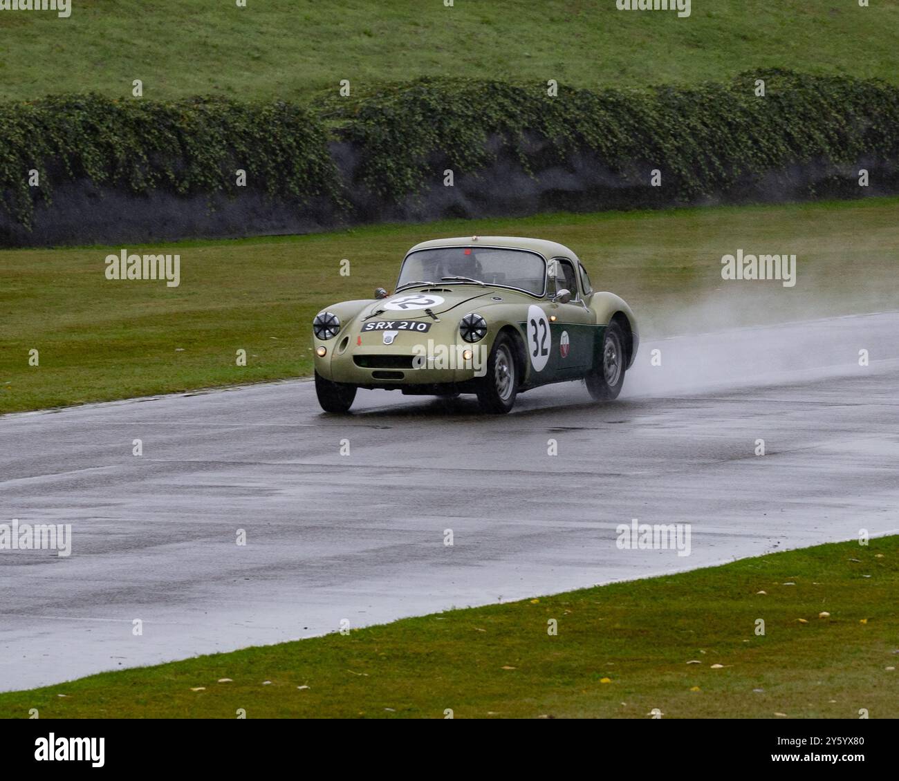 SRX 210 der 1960 Le Mans MG Roadster beim Goodwood Revival 2024 Stockfoto
