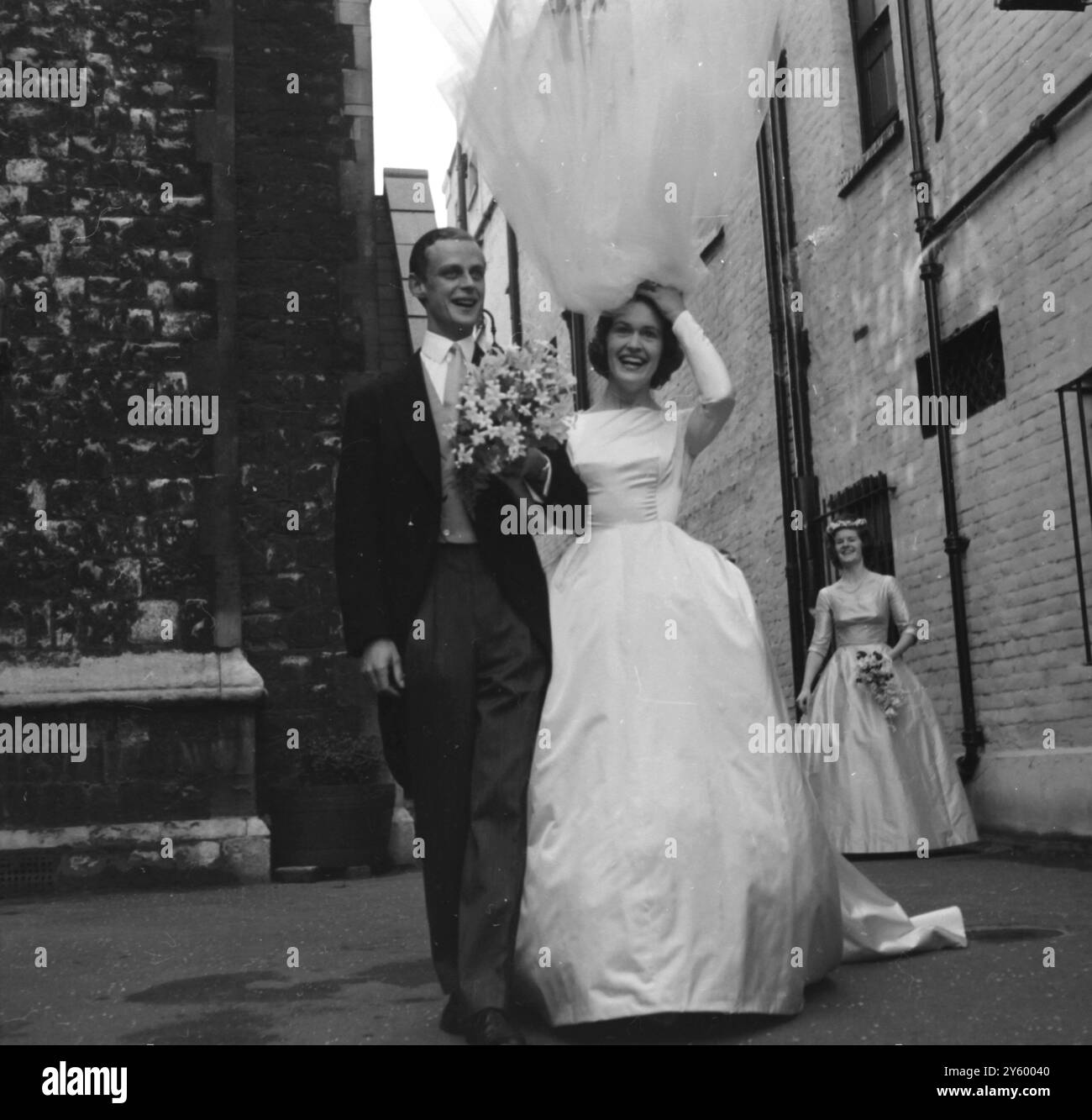 SUSAN HUMPHREYS MIT EHEMANN HENRY WILLIS NACH DER TRAUUNG / 5. APRIL 1961 Stockfoto