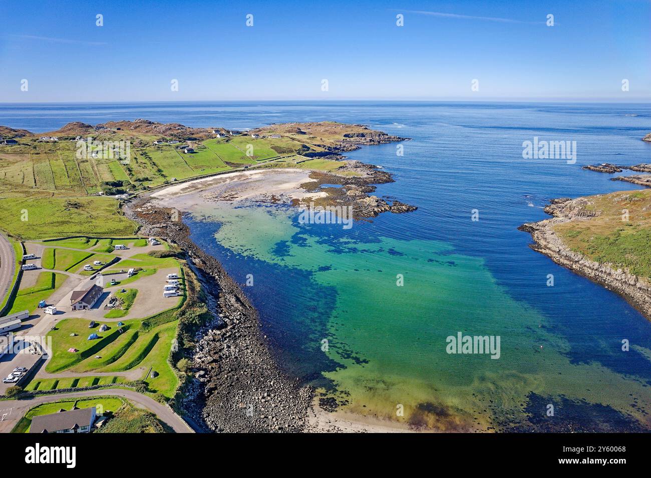 Scourie Nordwestküste Schottlands im Spätsommer die Bucht blau grün Meer und Strände Stockfoto