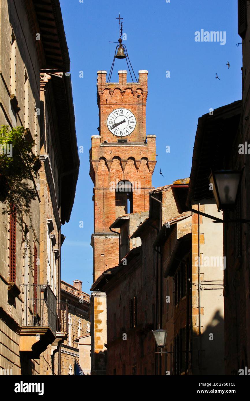 Pienza ist ein altes Dorf in den Sienesischen Hügeln, ein perfektes Beispiel für mittelalterliche und Renaissance-Architektur Stockfoto