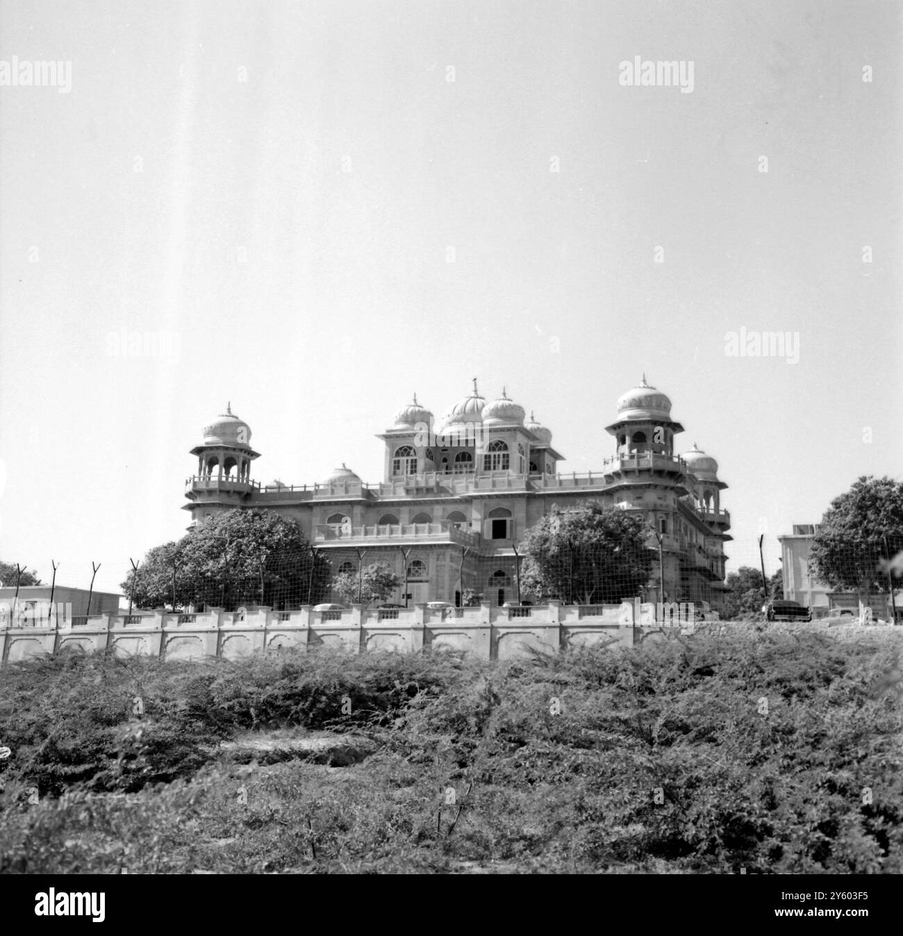 GEBÄUDE VON KARACHI, PAKISTAN 13. MÄRZ 1961 Stockfoto