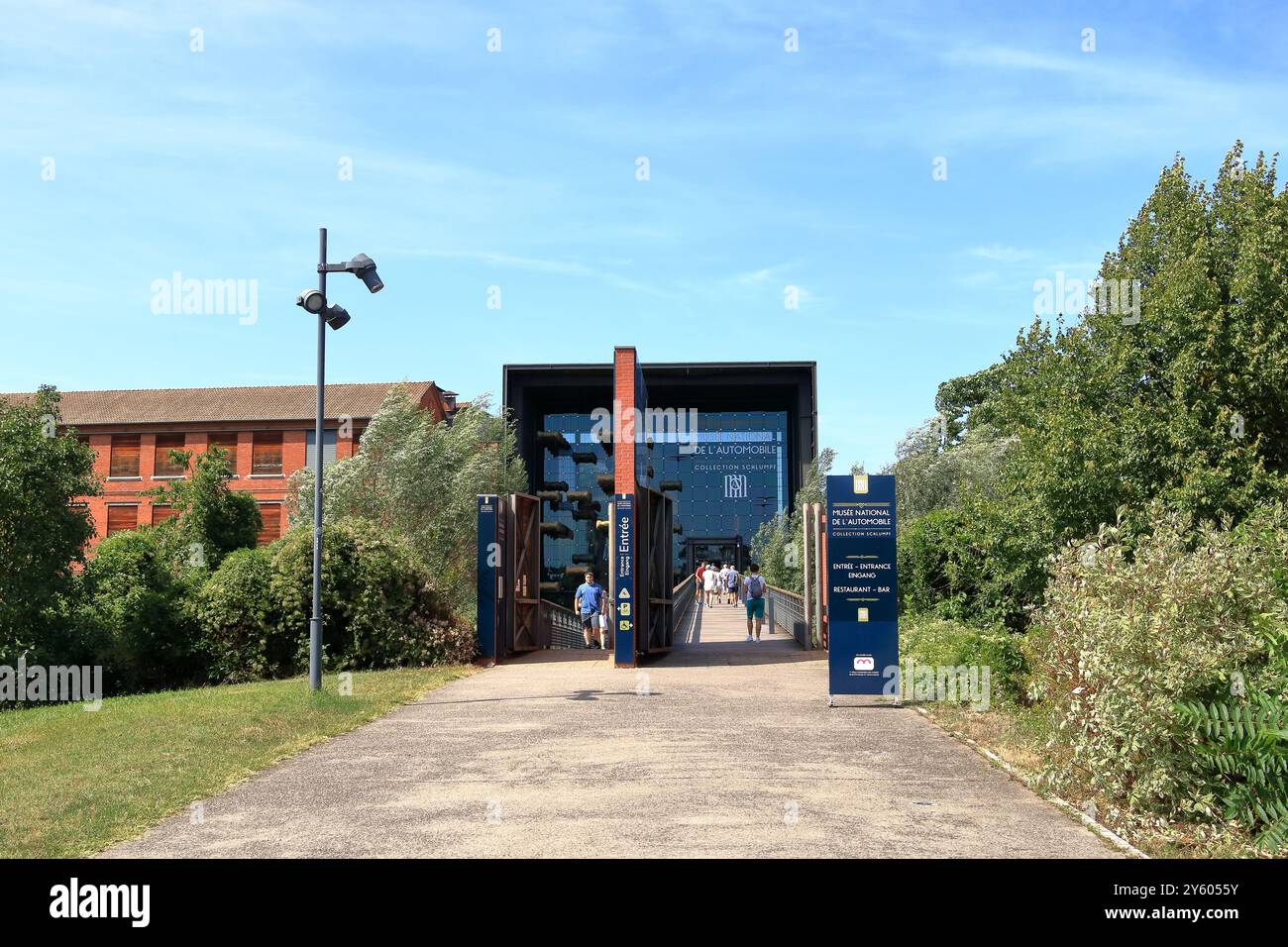 Mulhouse, Elsass, Frankreich - 23. August 2024: Cité de l'Automobile National Museum Schlumpf Collection - die größte Automobilsammlung der Welt in einem ca. Stockfoto