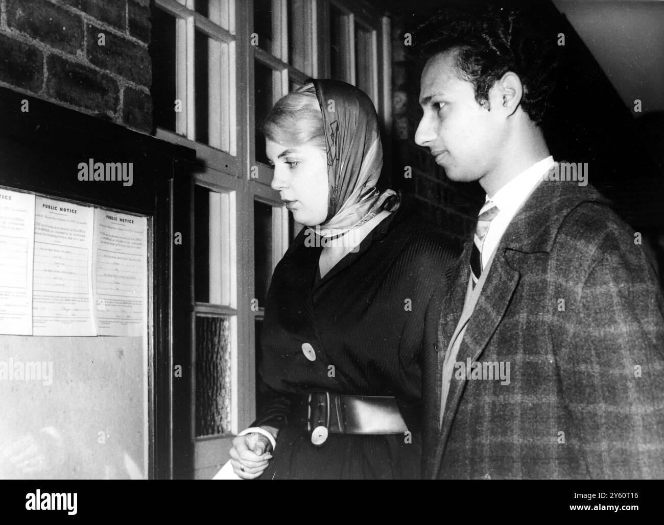 GUHA KUMAR AJO EHEFRAU WITTHOLT HEIDE RUN AWAY / 27. OKTOBER 1960 Stockfoto