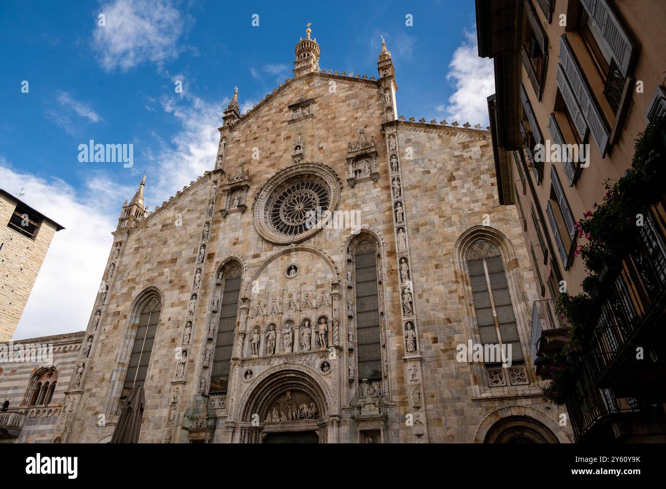 Fassade der Kathedrale von Como am Comer See in Italien Stockfoto
