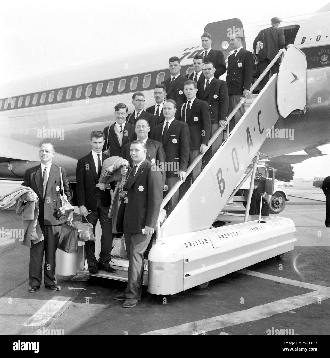 DIE BRITISCHE ARMEE COLDSTREAM-WACHBANDE AM FLUGHAFEN LONDON AM 13. SEPTEMBER 1960 Stockfoto