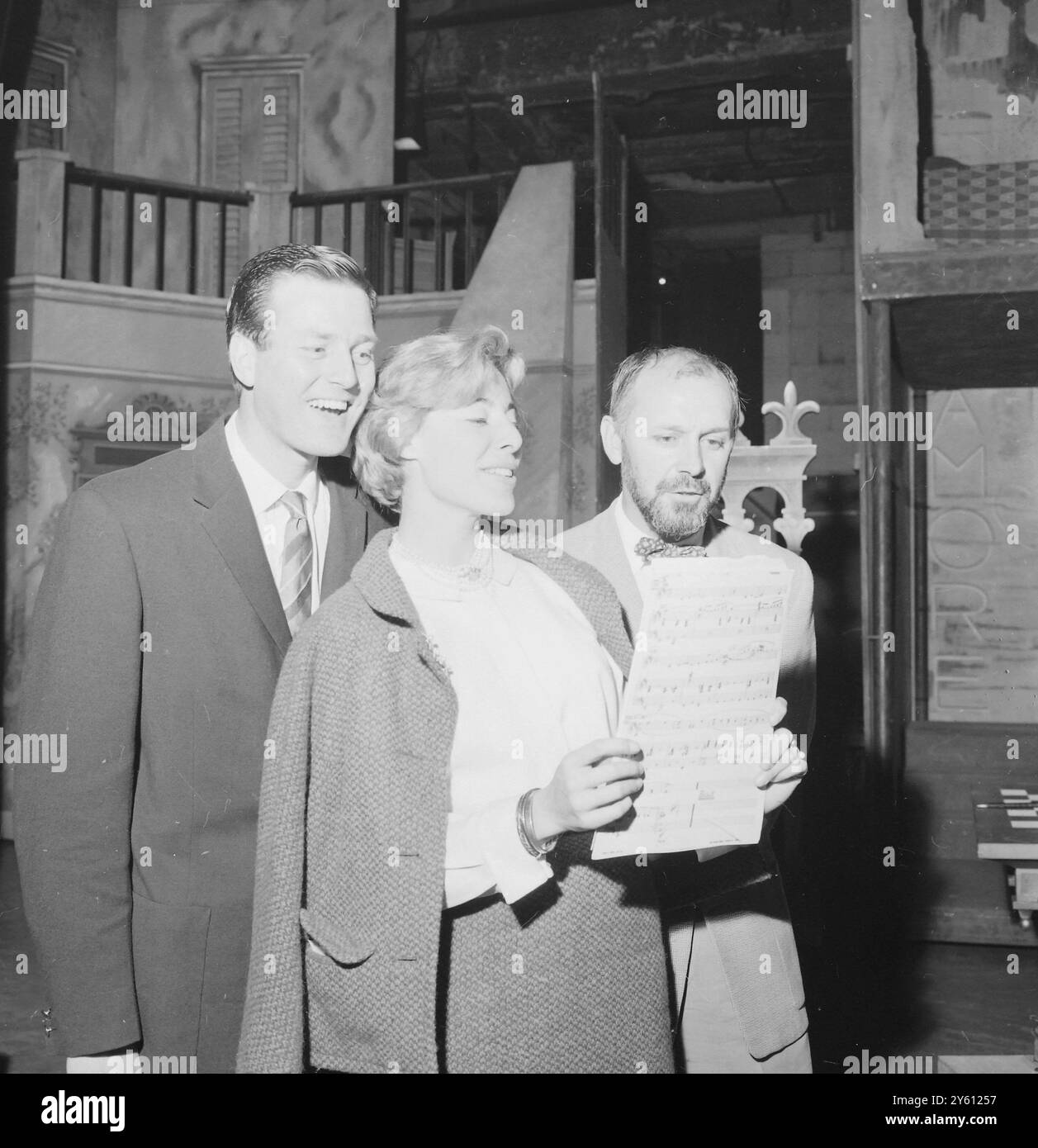 BILL KERR UND BILL NEWMAN PROBEN AM ADELPHI THEATRE IN LONDON AM 1. SEPTEMBER 1960 Stockfoto