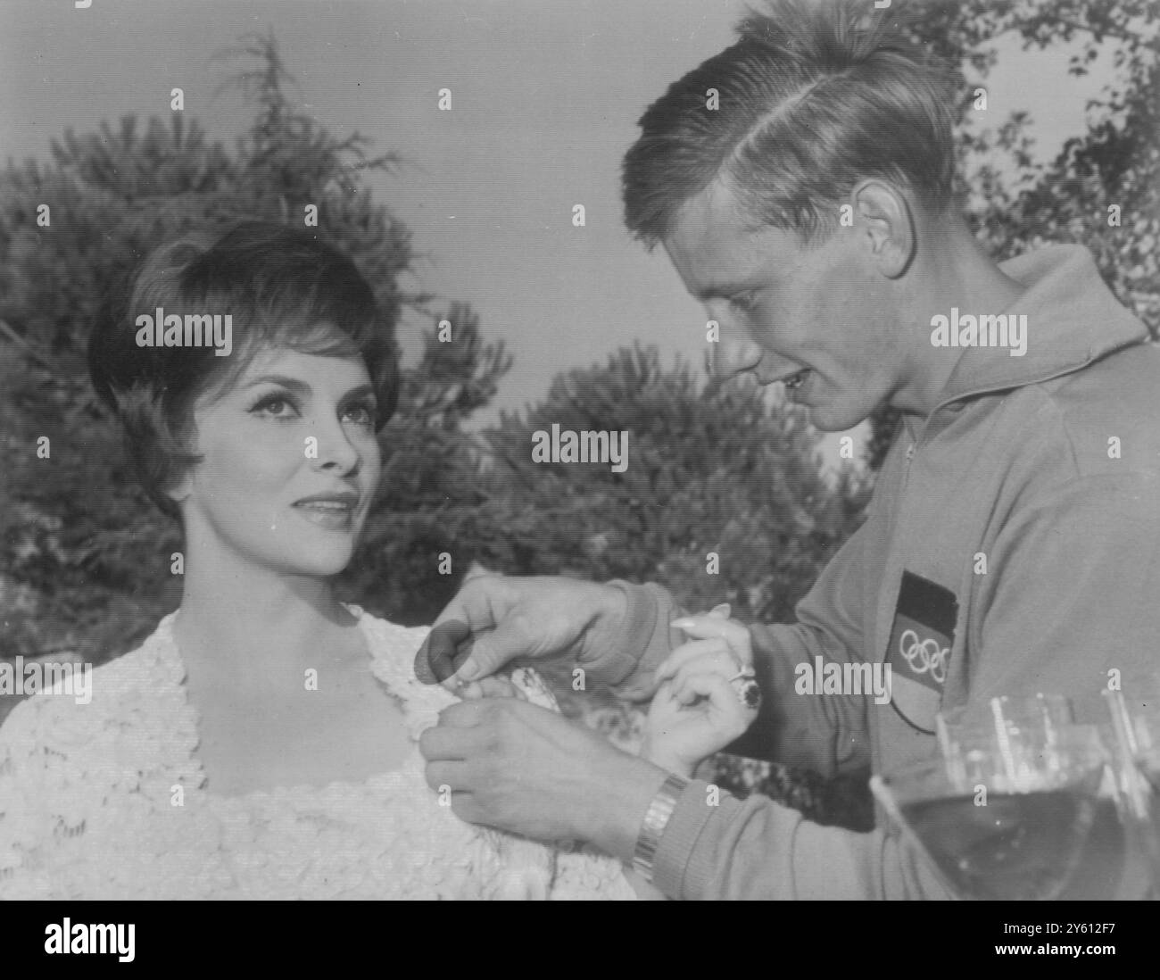 SCHAUSPIELERIN GINA LOLLOBRIGIDA MIT INGO KLIEFOTH / 23. AUGUST 1960 Stockfoto