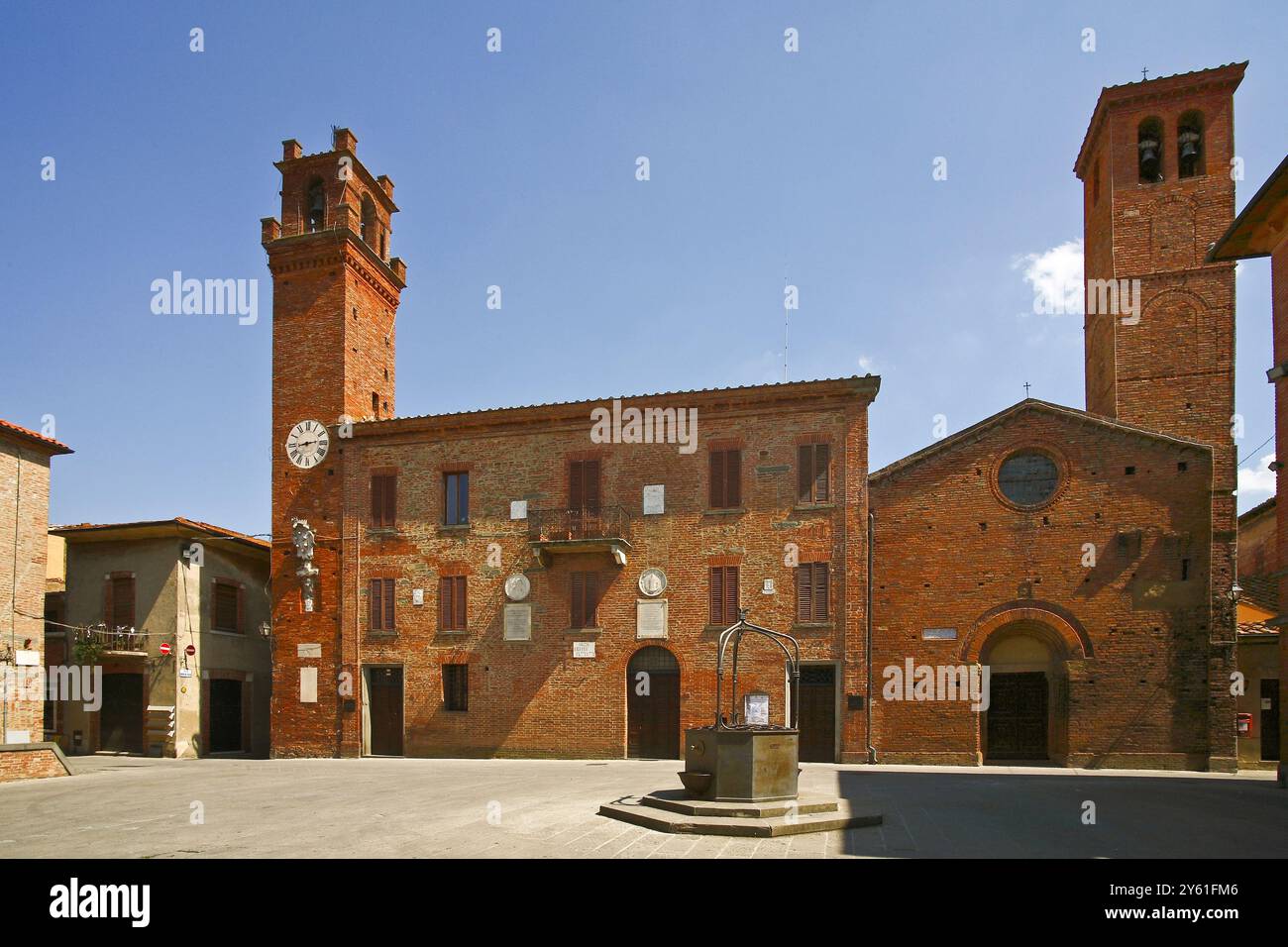 Torrita von Siena, Siena: Mittelalterliche Denkmäler auf dem Matteotti-Platz Stockfoto