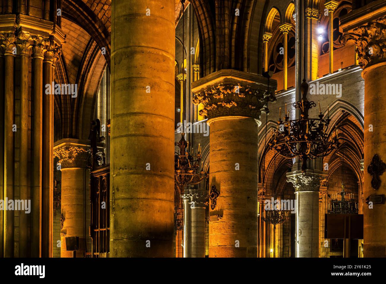 FRANKREICH. PARIS (4. BEZIRK). KATHEDRALE NOTRE-DAME. 'LADY OF HEART', SOUND UND LICHT SHOX VON BRUNO SEILLIER. INETRIOR-LICHTER : ARMAND ZADIKIAN Stockfoto
