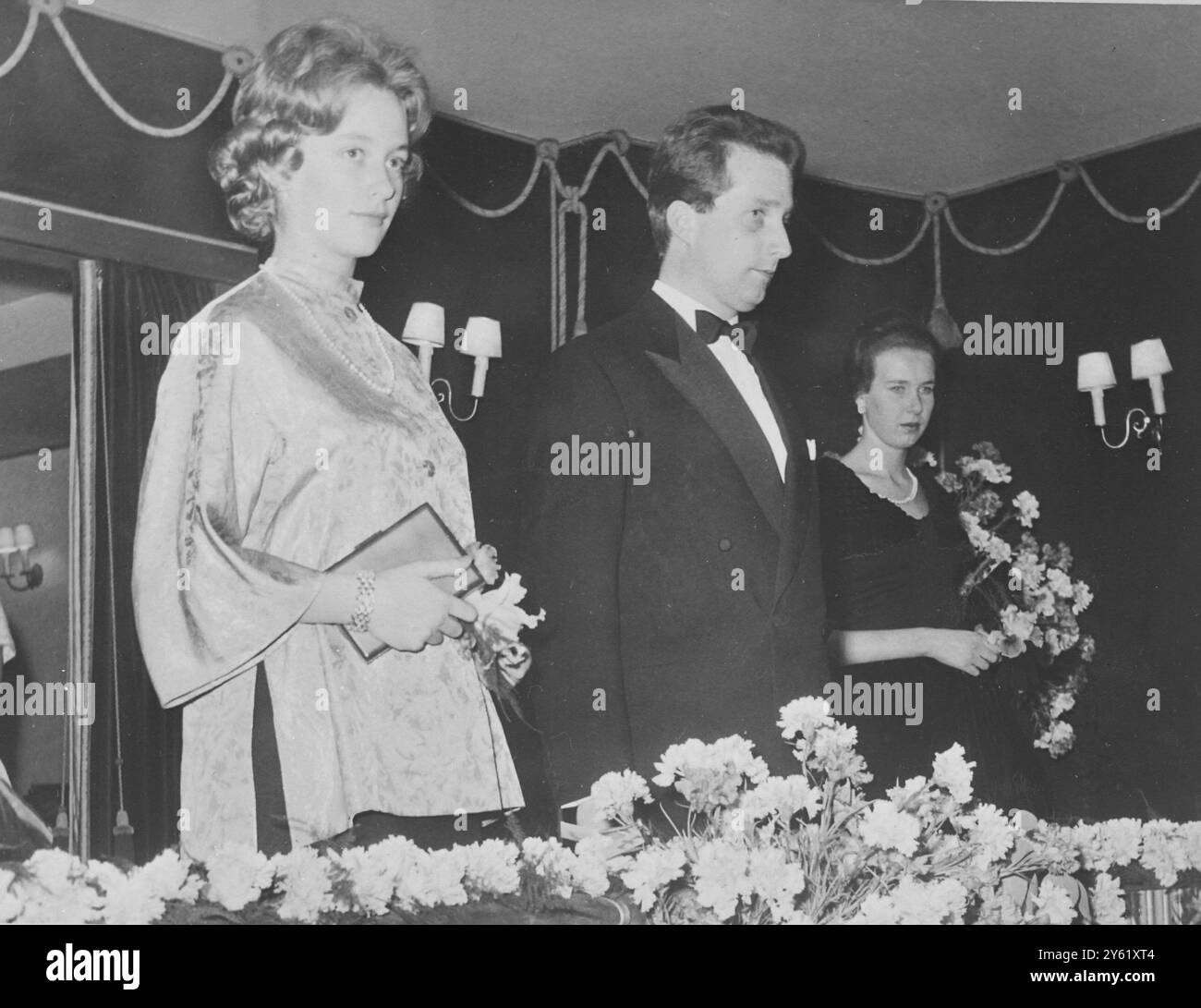 PRINZESSIN MARIA GABRIELLA DE SAVOIE (RECHTS) MIT PRINZESSIN PAOLA UND IHREM EHEMANN PRINZ ALBERT AM 3. FEBRUAR 1960 Stockfoto