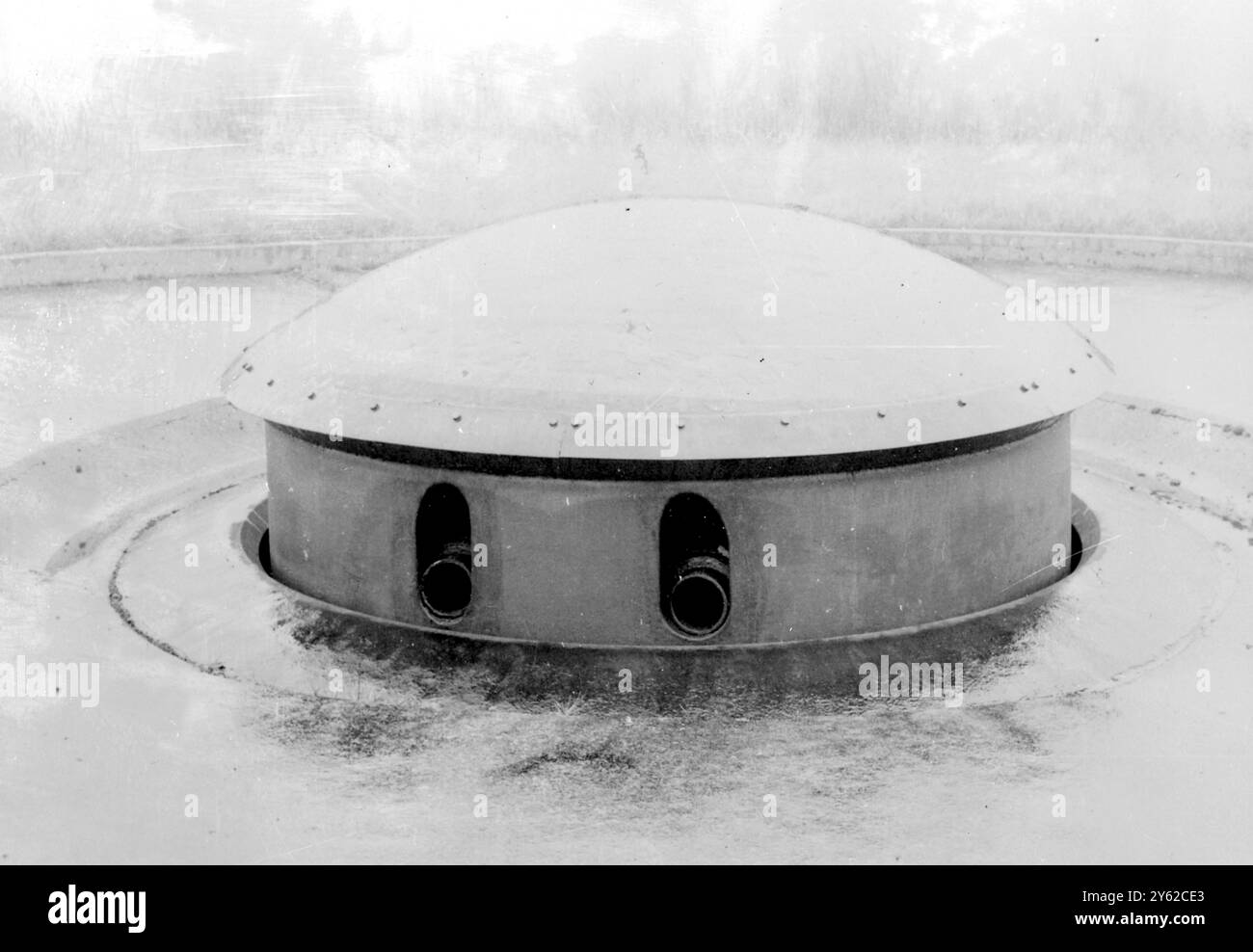 Frankreich: Bei der Eröffnung der Maginot-Linie in Hackenberg Anfang dieses Jahres wurde Eine Coupola für zwei 135 m:m-Kanonen in zwei Positionen gesehen. Es hat 24 Schießpositionen und 25 Umlade- und Ruhepositionen es wird berichtet, dass die Maginot-Linie, die Ende der 1930er Jahre zur Verteidigung des Zweiten Weltkriegs errichtet wurde, bald zum Verkauf steht. März 1969 Stockfoto