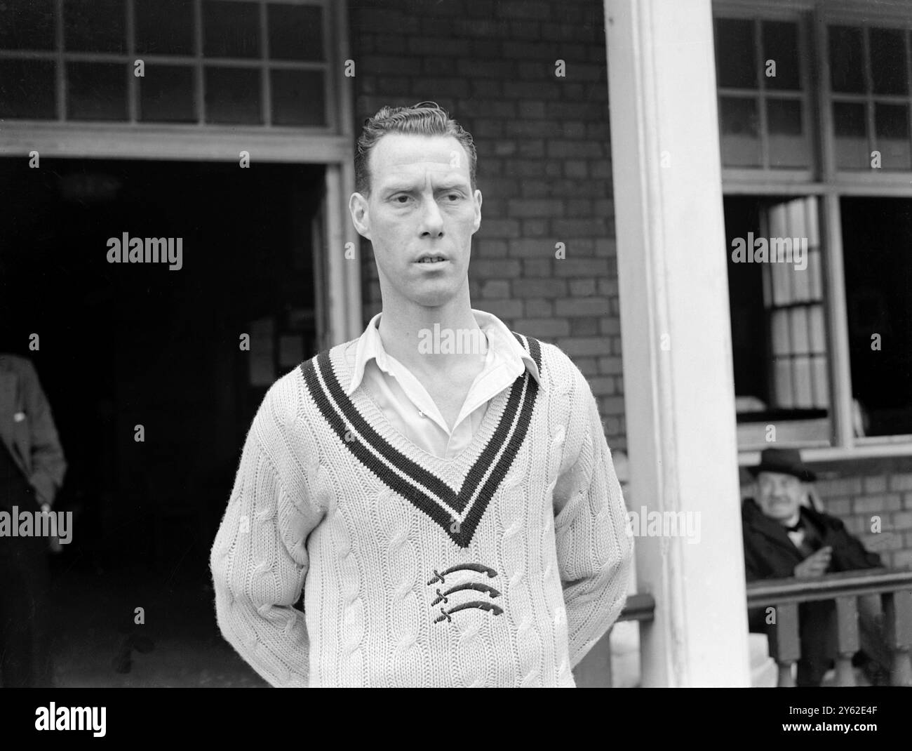 GRAU VON MIDDLESEX für Middlesex County Cricket Eleven in dieser Saison ist Bowler L.H. GRAY ( hier abgebildet ) bereits nützliche Arbeit geleistet . In der letzten Saison belegte Gray den vierten Platz und belegte 64 Wickets für 1703 Runs, durchschnittlich 60 Runs. Von den 780,5 Overs, die er abbog , waren 210 Jungfrauen . 16. Mai 1949 Stockfoto