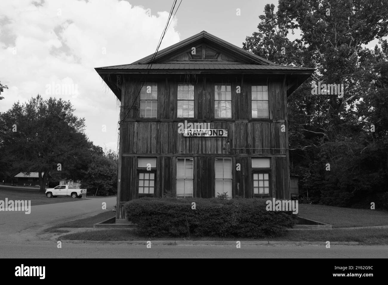 Der kleine große Laden, ehemaliges Eisenbahndepot in Raymond, Mississippi. Stockfoto