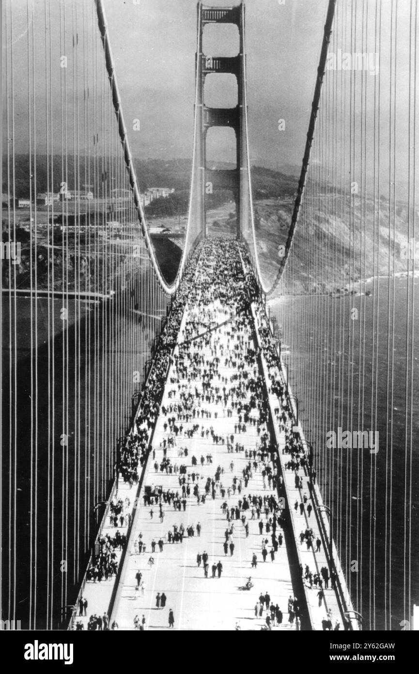 Die Golden Gate Bridge in San Francisco, die längste Hängebrücke der Welt, wurde eröffnet. Mai 1937 Stockfoto