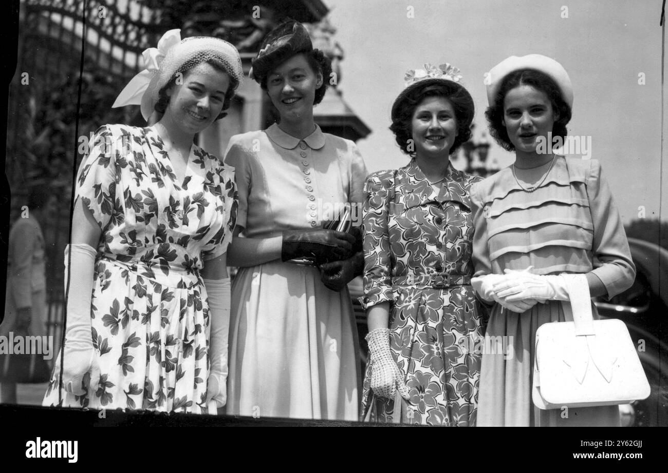 Diese 4 Damen hatten ein Treffen mit Prinzessin Elizabeth im Buckingham Palace. L bis R, Ruth Bell, Frances Wooler, Margaret Knowler und Judith Kerr. 30. Juni 1949 Stockfoto