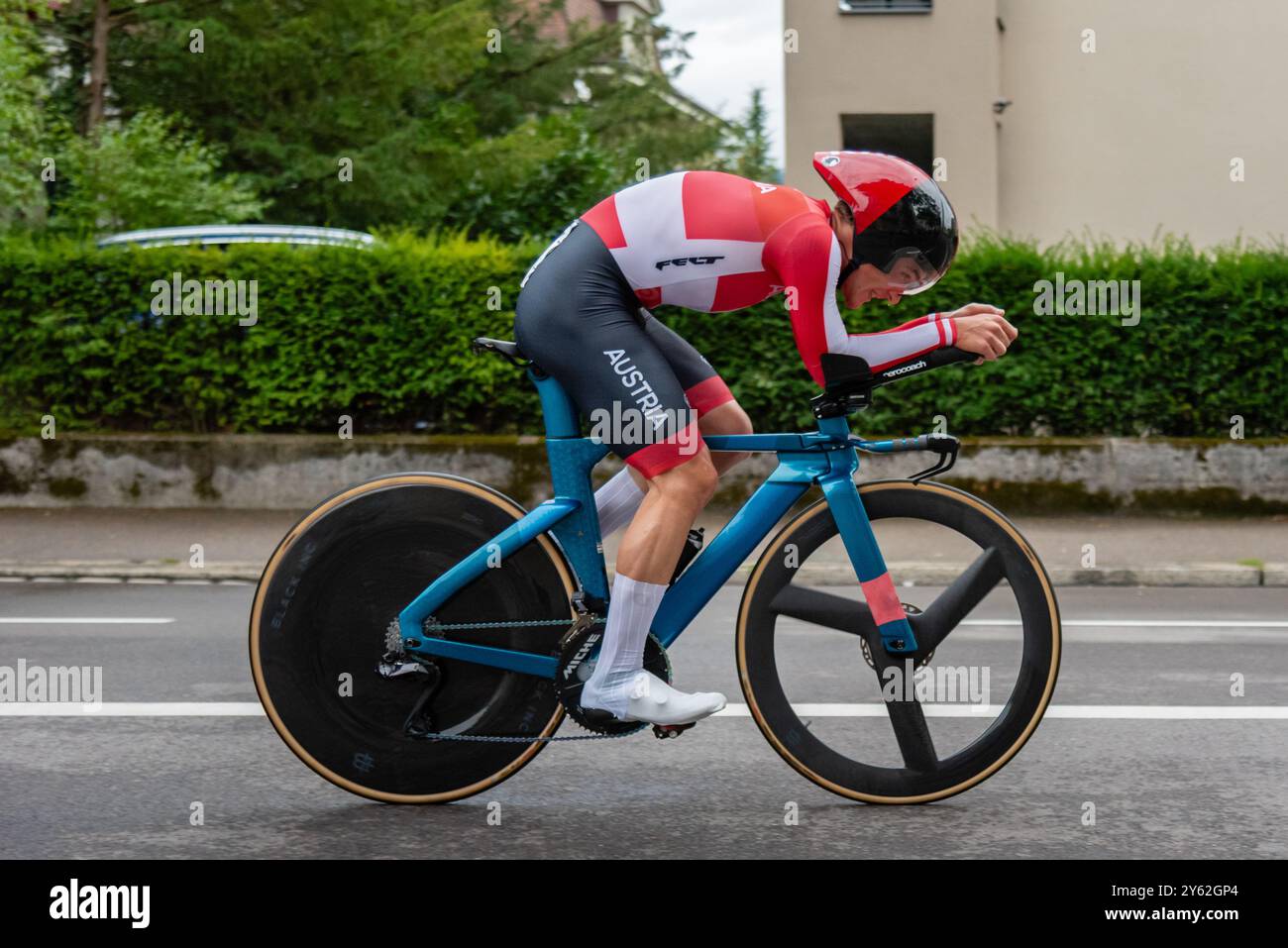 Zürich, Schweiz. September 2024. Adrian Stieger aus Österreich fährt im U23-Einzelzeitfahren der Männer während der UCI Straßen- und Para-Radfahren-Weltmeisterschaft Zürich 2024. Quelle: Fabienne Koch/Alamy Live News. Stockfoto