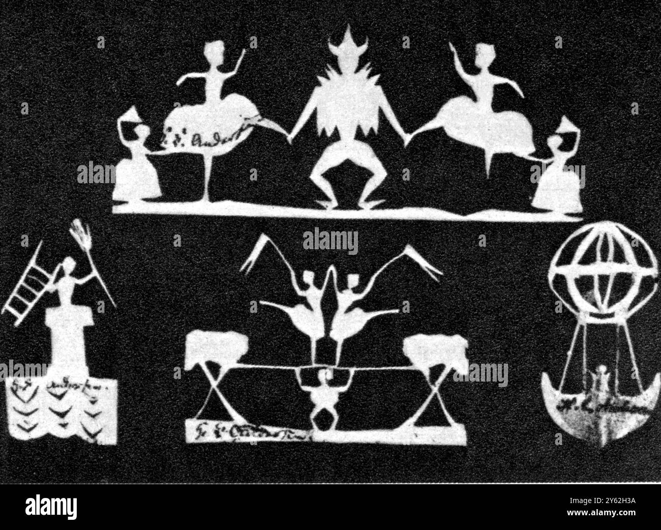 Papierfantasien von Hans Andersen Silhouette Fairy Tales reproduziert aus Hans Anderson The man Akrobatische Tänzer, ein Kaminfeger und eine Ballonfigur aus Hans Andersens Märchenwelt. Hans Christian Andersen, einer der größten Kindergeschichtenerzähler der Welt, wurde als Sohn eines armen Schuhmachers geboren und verbrachte einen Großteil seines frühen Lebens damit, eine formale Ausbildung zu erlangen. Schließlich erlaubte ihm die königliche Schirmherrschaft, eine weiterführende Schule zu besuchen und kurz darauf, 1830, wurde sein erster Gedichtband veröffentlicht. Er ist auf der ganzen Welt berühmt für die Märchen seiner Kinder, nein Stockfoto