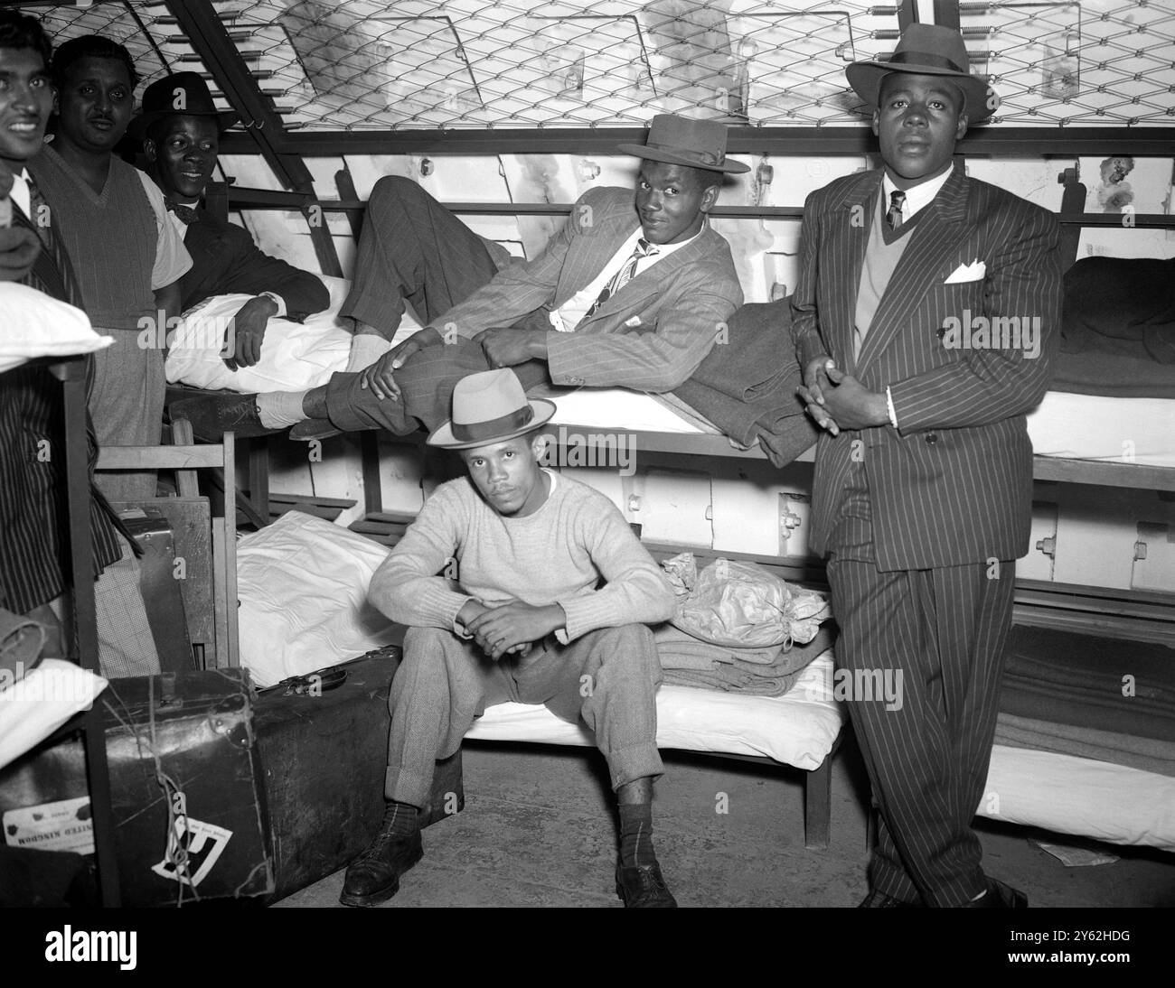„Clapham Deep“. Ursprünglich als Unterschlupf für schwere Luftangriffe gebaut, hier als provisorisches Hostel oder „Empfangszentrum“ für Neuankömmlinge auf dem Empire Windrush genutzt. London. 22. Juni 1948 Stockfoto