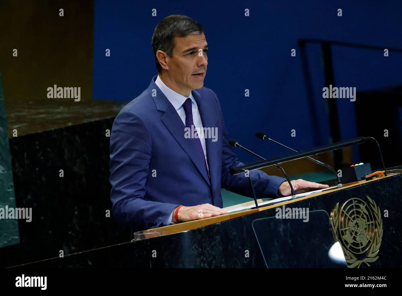 New York, Usa. September 2024. Der spanische Premierminister Pedro Sanchez spricht auf dem "Gipfel der Zukunft" während der 79. Sitzung der UN-Generalversammlung in der Halle der UN-Generalversammlung im Hauptquartier der Vereinten Nationen am Montag, den 23. September 2024, in New York City. Foto: Peter Foley/UPI Credit: UPI/Alamy Live News Stockfoto