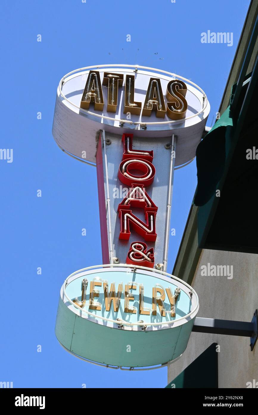 BELLFLOWER, KALIFORNIEN, 28. JULI 2024: Unterschrift im Atlas Loans and Jewlery Pawn Shop in der Innenstadt von Bellflower. Stockfoto