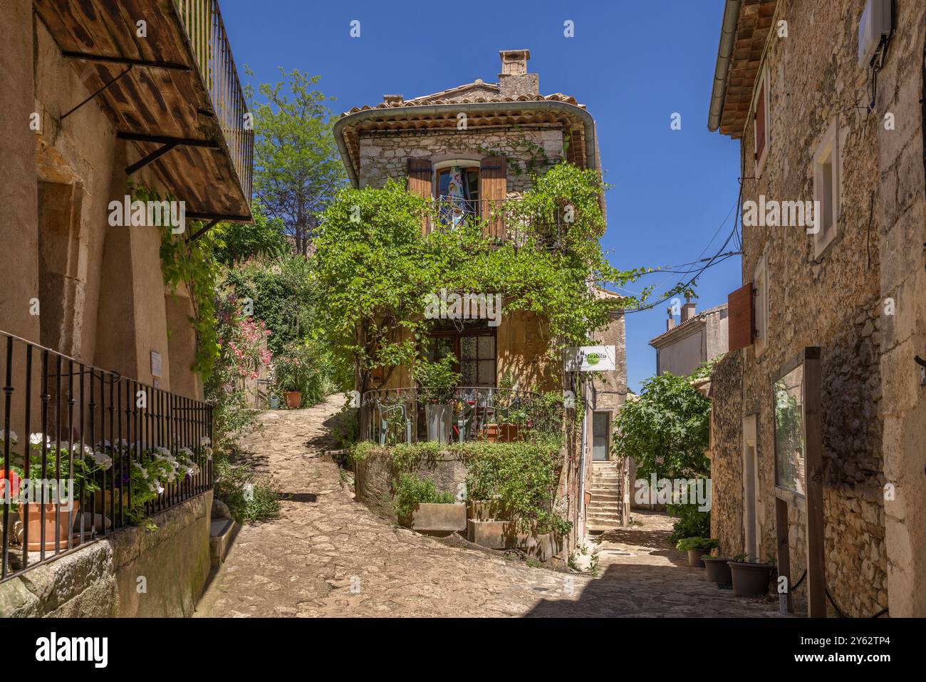 Sechseckiges Dorf Simiane La Rotonde, Luberon, Provence, Südfrankreich Stockfoto