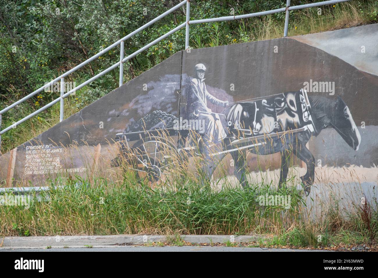 Historisches Wandbild zum Transport von Kohle auf einem Pferdewagen an der Blackhead Road in St. John's, Neufundland & Labrador, Kanada Stockfoto