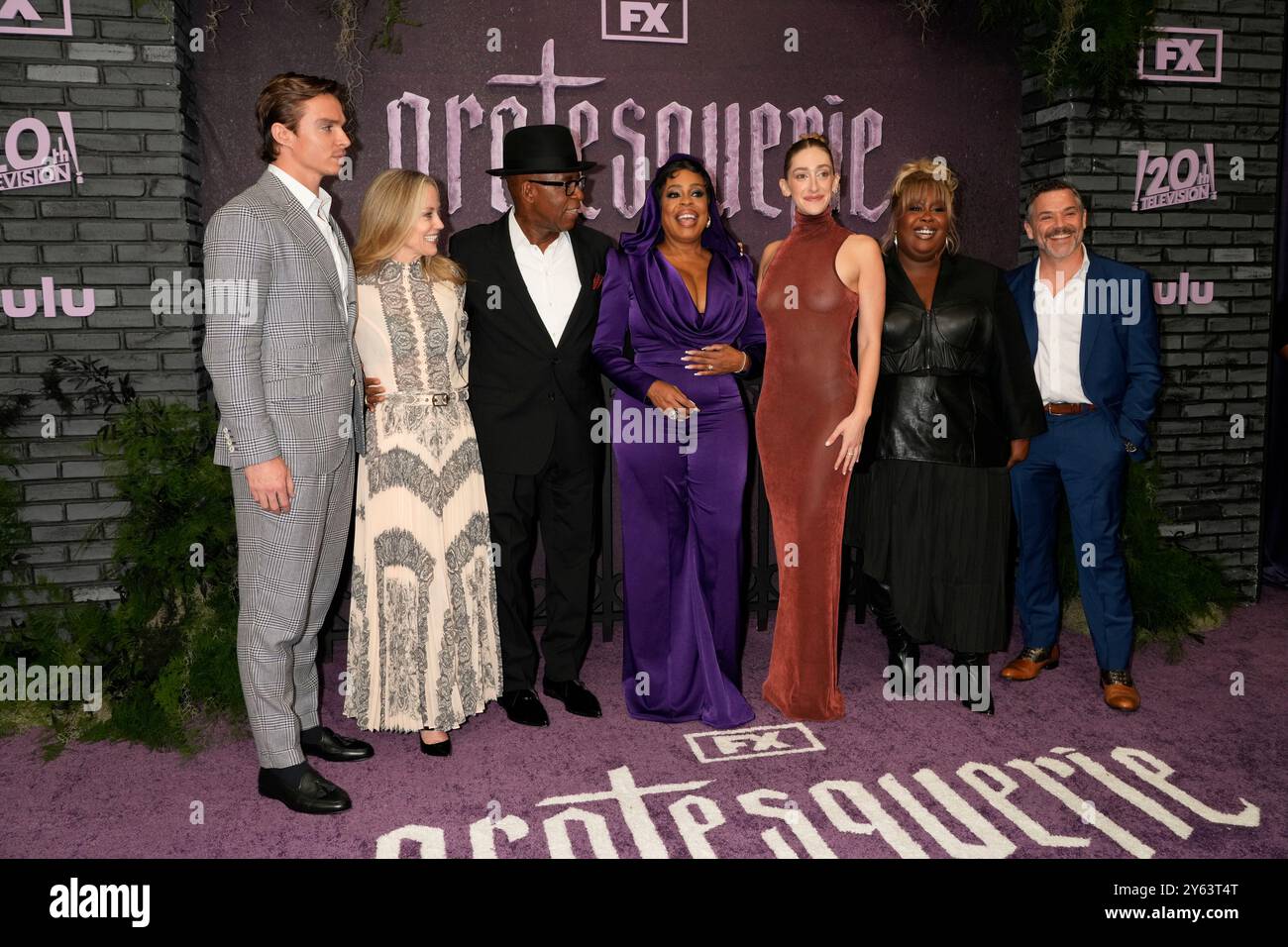 New York, Usa. September 2024. New York, USA. 23.9.24, New York, Vereinigte Staaten Nicholas Alexander Chavez, Courtney B. Vance, Niecy Nash-Betts, Micaela Diamond, Raven Goodwin, Joshua Bitton nimmt an der Grotesquerie New York Premiere Teil, die am Montag, 23. September 2024 in den Spring Studios 50 Varick Street in New York City stattfindet Stockfoto