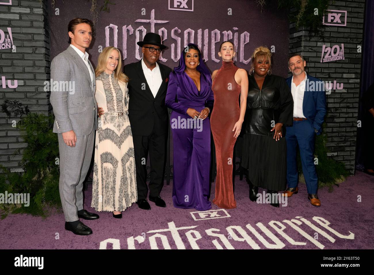 New York, Usa. September 2024. New York, USA. 23.9.24, New York, Vereinigte Staaten Nicholas Alexander Chavez, Courtney B. Vance, Niecy Nash-Betts, Micaela Diamond, Raven Goodwin, Joshua Bitton nimmt an der Grotesquerie New York Premiere Teil, die am Montag, 23. September 2024 in den Spring Studios 50 Varick Street in New York City stattfindet Stockfoto