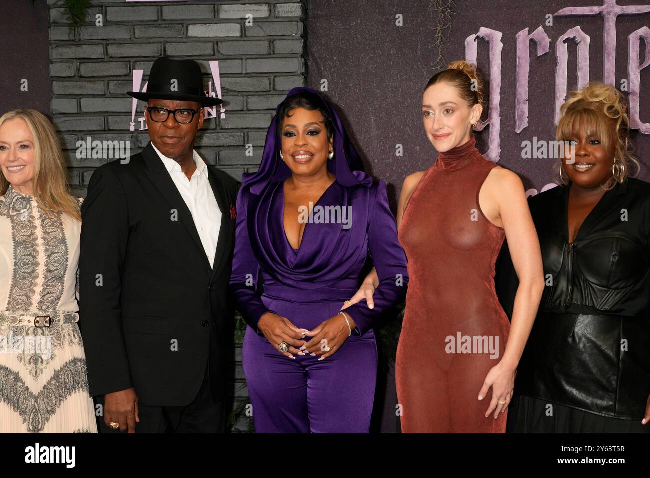 New York, Usa. September 2024. New York, USA. 23.9.24, New York, Vereinigte Staaten Nicholas Alexander Chavez, Courtney B. Vance, Niecy Nash-Betts, Micaela Diamond, Raven Goodwin, Joshua Bitton nimmt an der Grotesquerie New York Premiere Teil, die am Montag, 23. September 2024 in den Spring Studios 50 Varick Street in New York City stattfindet Stockfoto