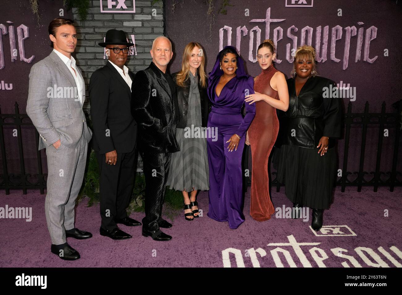 New York, Usa. September 2024. New York, USA. 23.9.24, New York, Vereinigte Staaten Nicholas Alexander Chavez, Courtney B. Vance, Ryan Murphy, Dana Walden, Niecy Nash-Betts, Micaela Diamond, Raven Goodwin nimmt an der Grotesquerie New York Premiere Teil, die am Montag, 23. September 2024 in den Spring Studios 50 Varick Street in New York City stattfindet Stockfoto