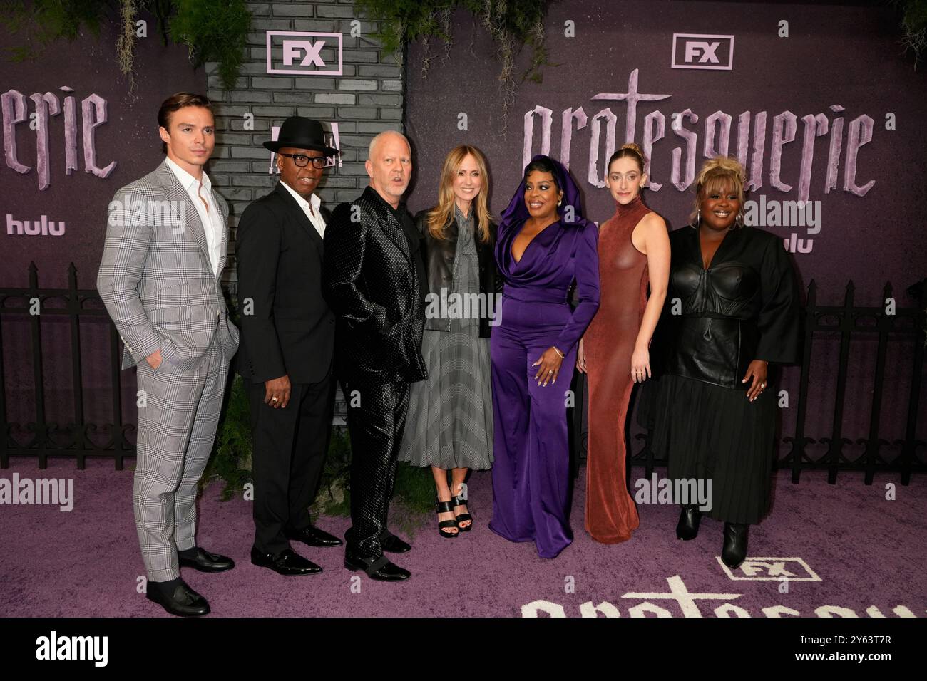 New York, Usa. September 2024. New York, USA. 23.9.24, New York, Vereinigte Staaten Nicholas Alexander Chavez, Courtney B. Vance, Ryan Murphy, Dana Walden, Niecy Nash-Betts, Micaela Diamond, Raven Goodwin nimmt an der Grotesquerie New York Premiere Teil, die am Montag, 23. September 2024 in den Spring Studios 50 Varick Street in New York City stattfindet Stockfoto