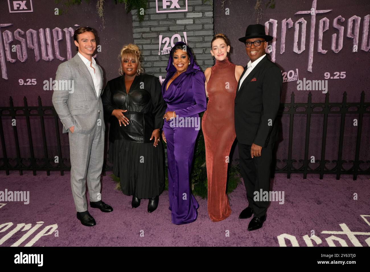 New York, Usa. September 2024. New York, USA. 23.9.24, New York, USA Nicholas Alexander Chavez, Raven Goodwin, Niecy Nash-Betts, Micaela Diamond, Courtney B. Vance nimmt an der Grotesquerie New York Premiere Teil, die am Montag, 23. September 2024 in den Spring Studios 50 Varick Street in New York City stattfand Stockfoto