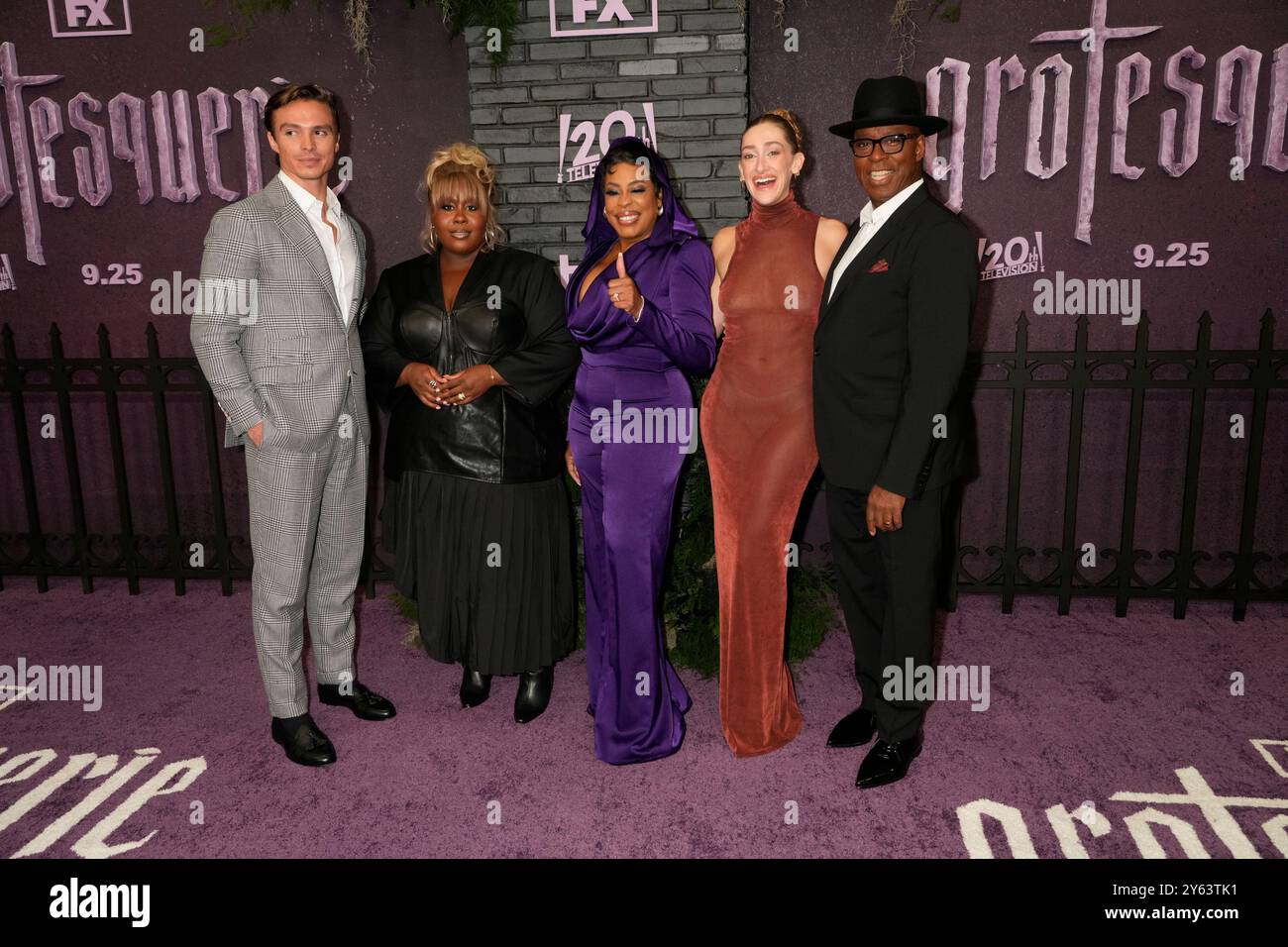 New York, Usa. September 2024. New York, USA. 23.9.24, New York, USA Nicholas Alexander Chavez, Raven Goodwin, Niecy Nash-Betts, Micaela Diamond, Courtney B. Vance nimmt an der Grotesquerie New York Premiere Teil, die am Montag, 23. September 2024 in den Spring Studios 50 Varick Street in New York City stattfand Stockfoto