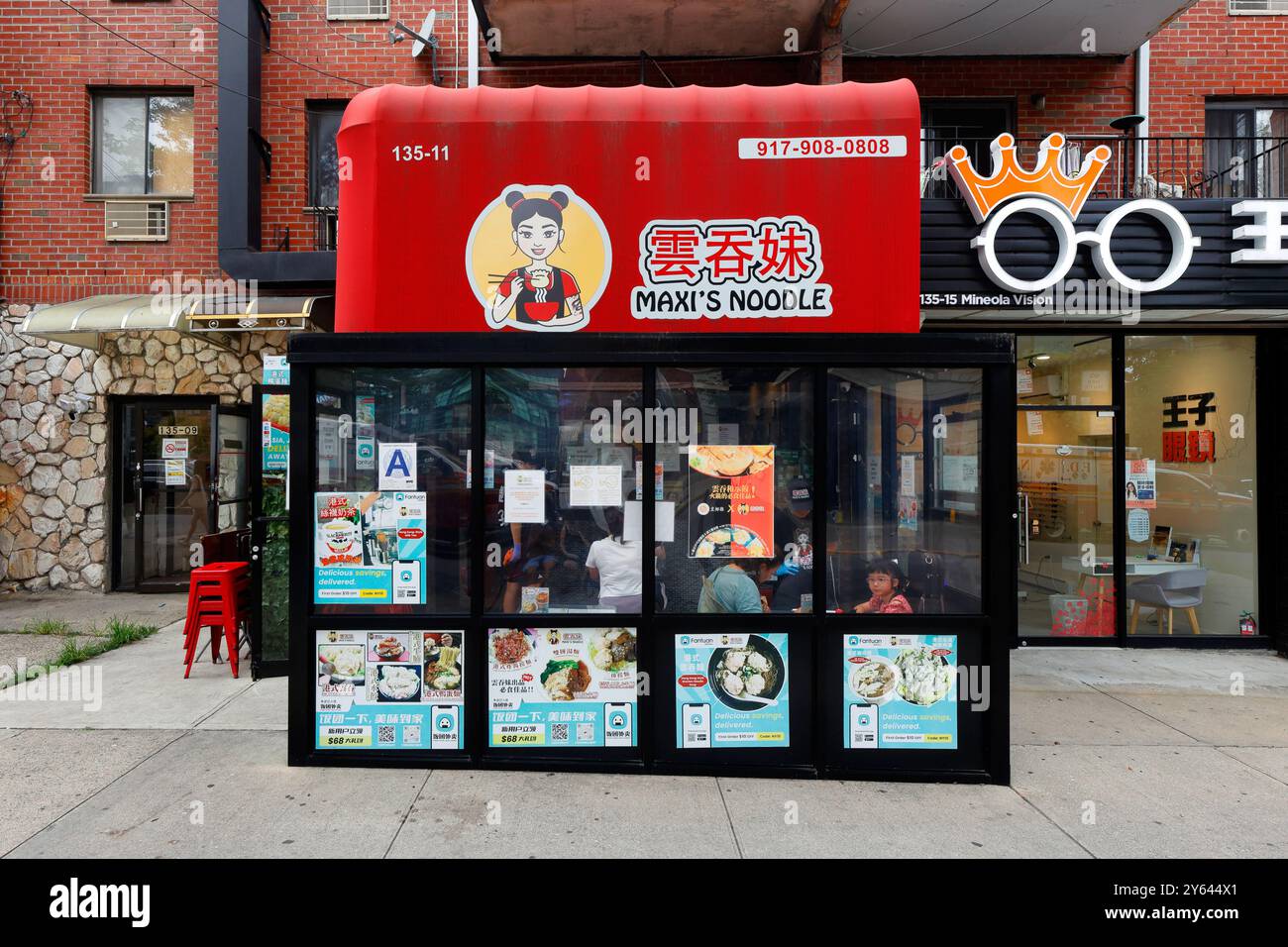 Maxi Noodle 雲吞妹, 135-11 38th Ave, Flushing, New York. NYC Storefront Foto eines kantonesischen chinesischen Restaurants im Hongkong-Stil. Stockfoto