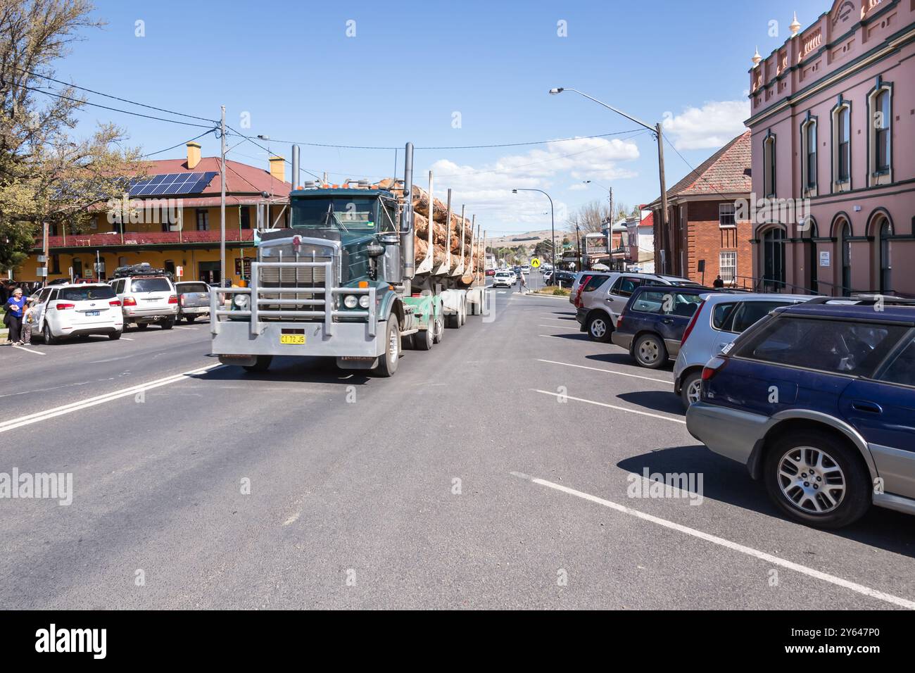 Allgemeine Fotos der Hauptstraße in Braidwood, Wallace Street, mit bezaubernden alten Geschäften, Pubs und allgemeinen Gebäuden. Eine historische Goldgräberstadt. Stockfoto