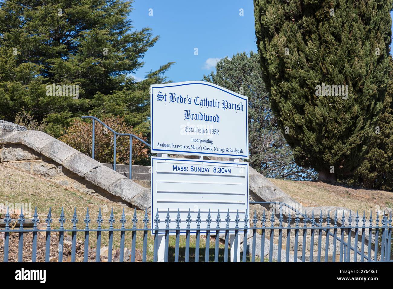 Allgemeine Fotos der Hauptstraße in Braidwood, Wallace Street, mit bezaubernden alten Geschäften, Pubs und allgemeinen Gebäuden. Eine historische Goldgräberstadt. Stockfoto