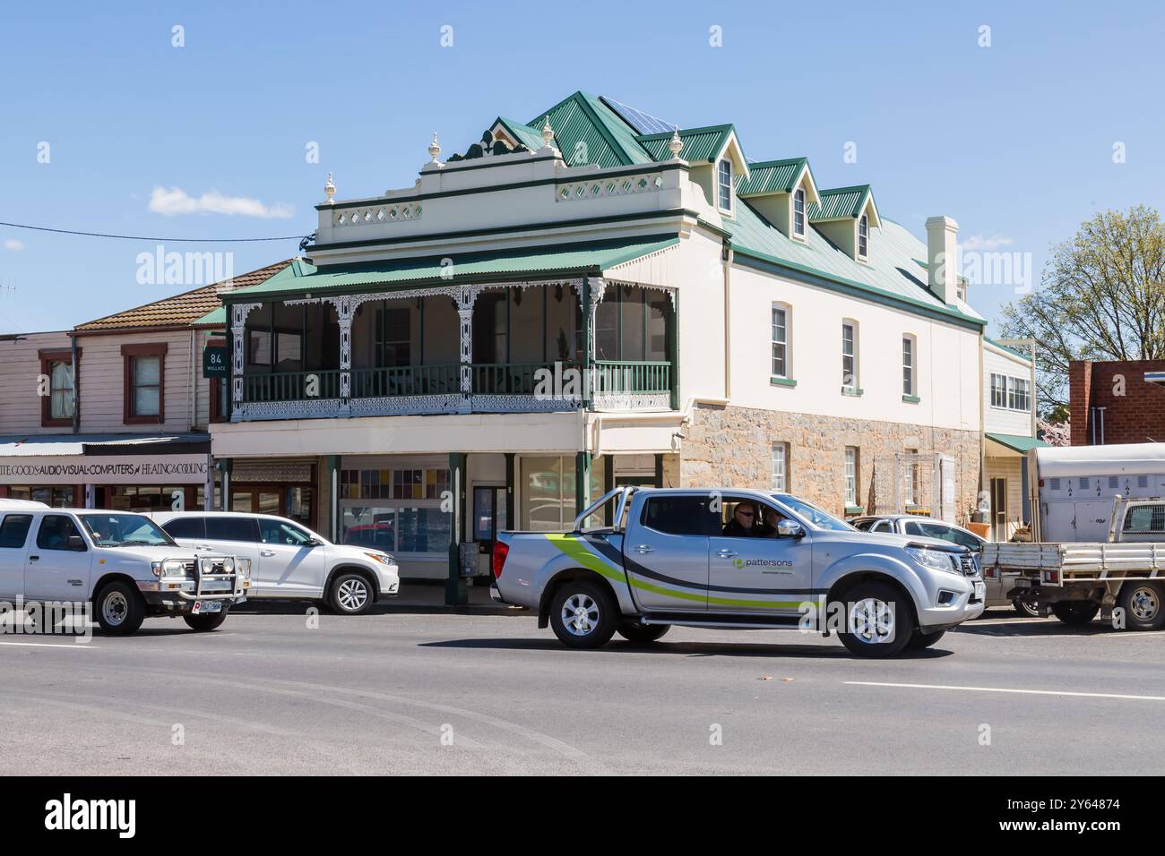 Allgemeine Fotos der Hauptstraße in Braidwood, Wallace Street, mit bezaubernden alten Geschäften, Pubs und allgemeinen Gebäuden. Eine historische Goldgräberstadt. Stockfoto