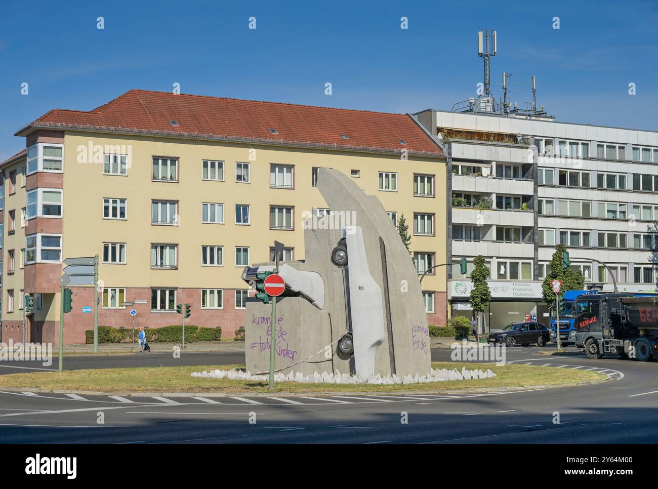 Kunst, Wolf Vostell,zwei Beton-Cadillacs in Form der nackten Maja, Rathenauplatz, Halensee, Wilmersdorf, Berlin, Deutschland Stockfoto
