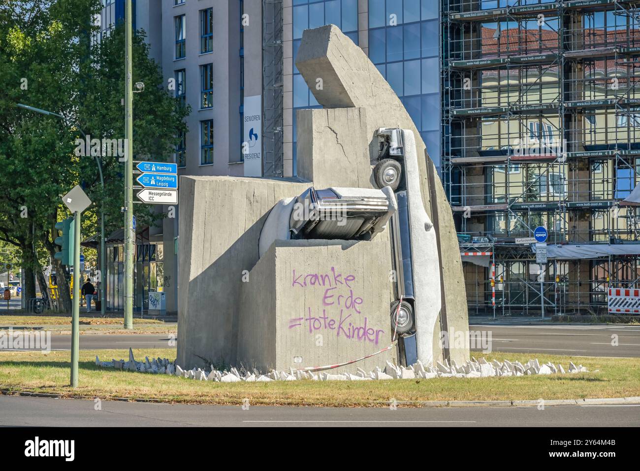 Kunst, Wolf Vostell,zwei Beton-Cadillacs in Form der nackten Maja, Rathenauplatz, Halensee, Wilmersdorf, Berlin, Deutschland Stockfoto
