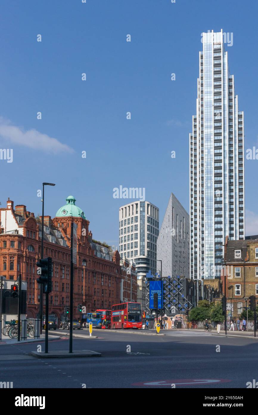 Blick auf N von der Old Street. Die Türme sind (L-R) Eagle Point an der 161 City Road, Montcalm East Hotel an der 151-157 City Rd und das Atlas Building an der 145 City Rd Stockfoto