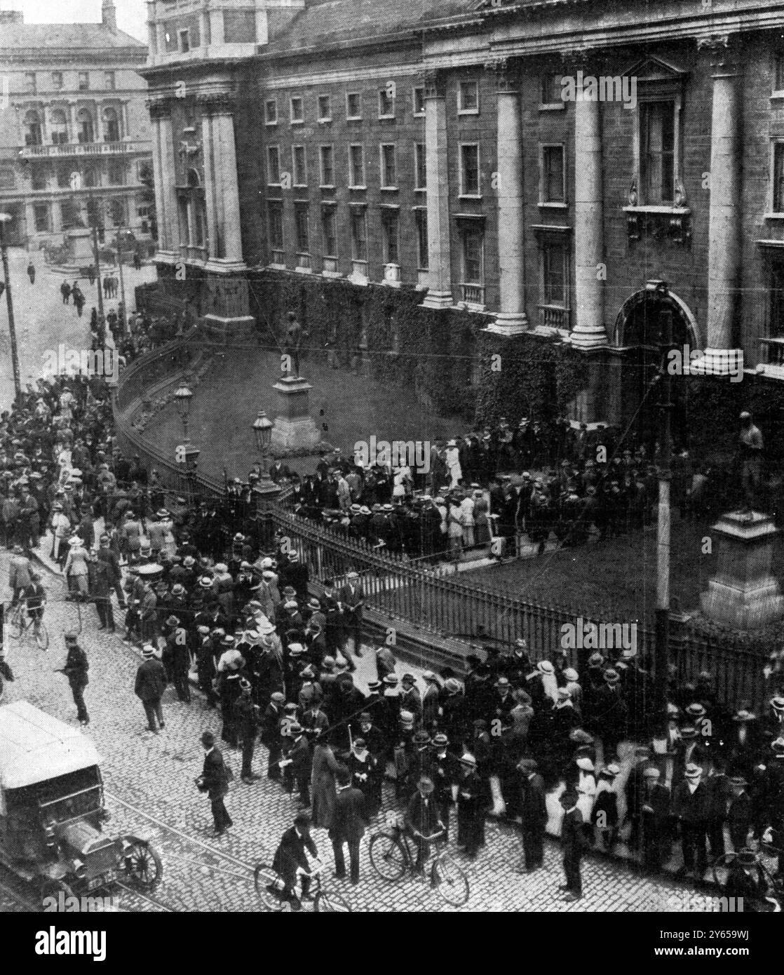 Die Szene auf College Green , Dublin , bei der Ankunft der Delegierten zur Eröffnung des irischen Übereinkommens . 25. Juli 1917 Stockfoto