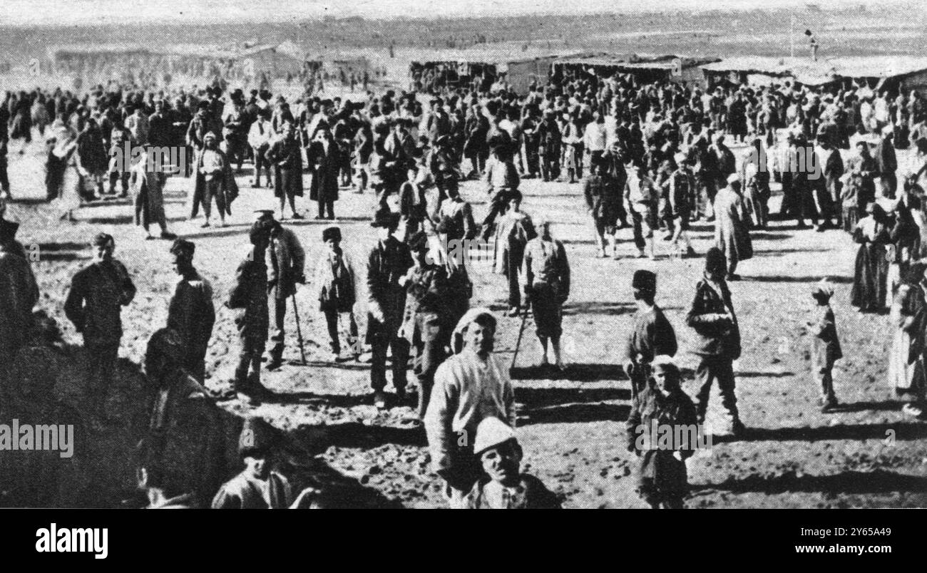 Syrische und armenische Flüchtlinge : das Ba'qubah-Camp , in der Nähe von Bagdad , Irak , organisiert von den Briten , entkam den Türken nach dem Kampf für die Alliierten , Flüchtlinge in einer typischen Basarszene am 7. Juni 1919 Stockfoto