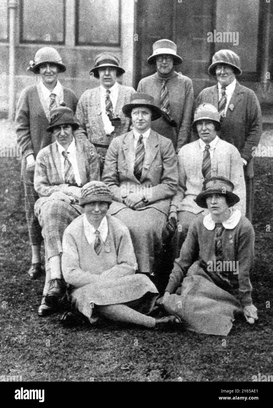 Internationales Damen Golf Team . Das schottische Team ; Zweitplatzierte in der Ladies International Golf Championship in Troon in Schottland. Sie sind in der hinteren Reihe , Mrs TWL Brown , Miss M Woods , Miss A Kyle , Mrs DC Steel ; mittlere Reihe , Mrs W H Nicholson , Miss Montgomerie , Miss E Anderson ; ( erste Reihe ) , Miss K Cochrane , Miss D Park . Mai 1925 Stockfoto