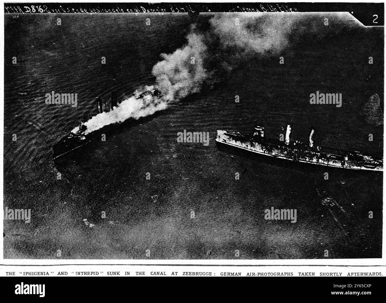 Deutsche Luftaufnahmen vom Zeebrügge-Angriff : britische Blockschiffe Iphigenia und Intrepid versenkt im Kanal bei Zeebrügge : Deutsche Luftaufnahmen kurz darauf aufgenommen . 1918 Stockfoto