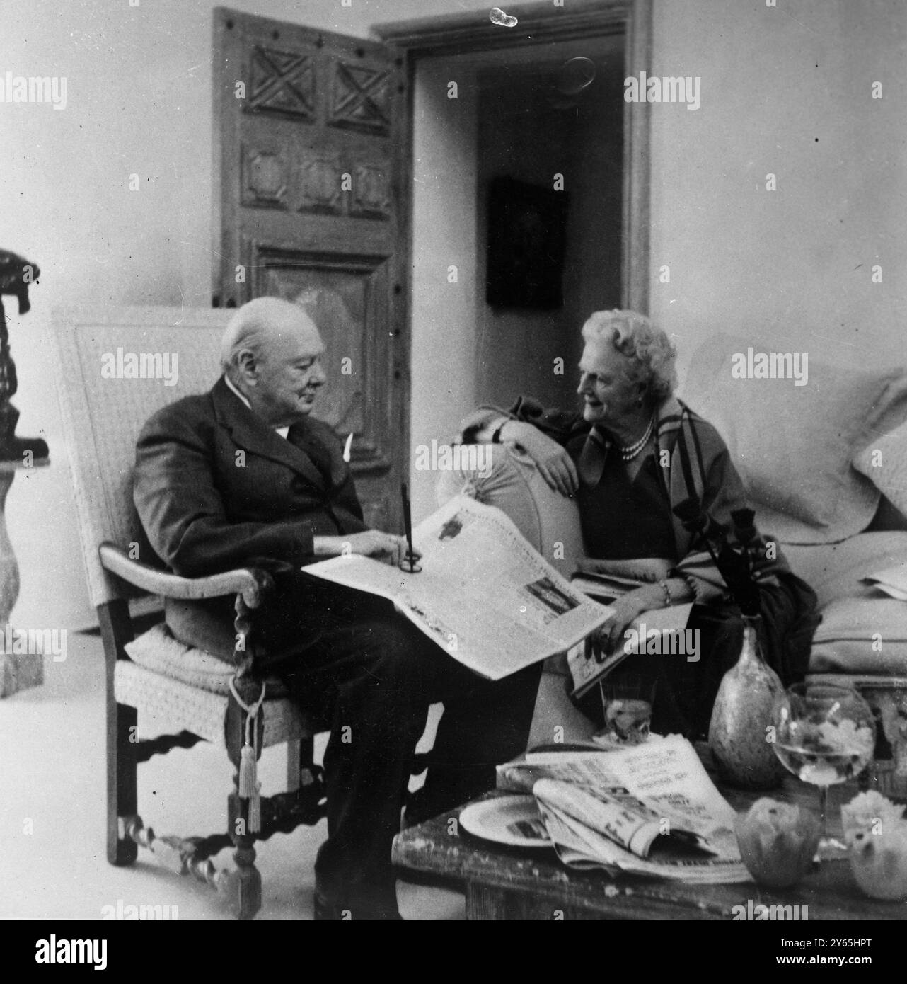 Sir Winston und Lady Churchill feiern ihren goldenen Hochzeitstag . 12. September 1958 Stockfoto