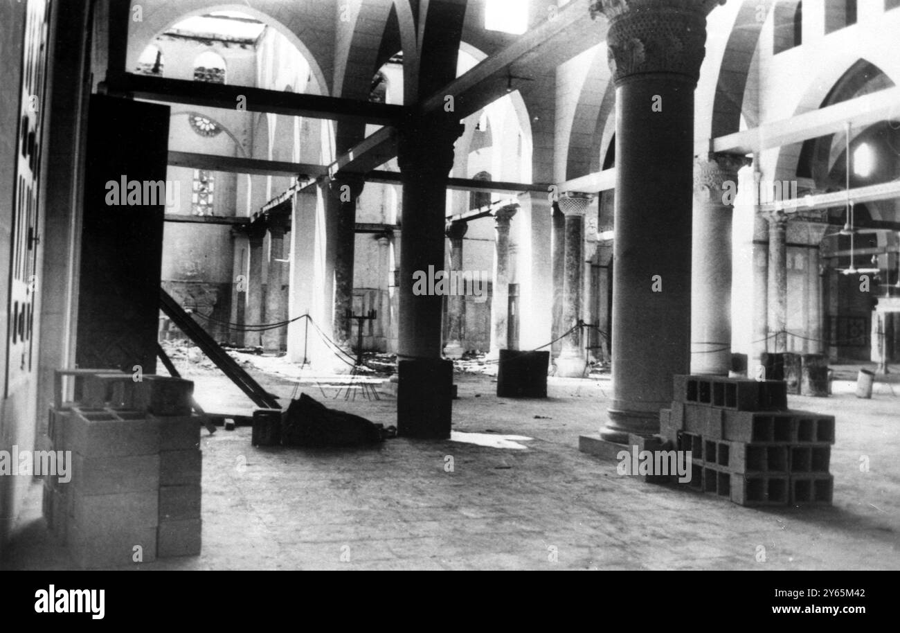 Das Innere der Al-Aqsa-Moschee in Jerusalem, die nach einem Brand am 21. August 1969 repariert wird. Die einen Teil des 500 Jahre alten Daches zerstörten. Die Moschee ist einer der heiligsten Heiligtümer der islamischen Welt. Das Feuer führte zu Spannungen zwischen arabern und juden, die ihren höchsten Punkt seit dem Sechstagekrieg im Juni 1967 erreichten. Ein australischer Bauer-Lehrling Michael Dennis William Rohen wird wegen des Feuers verurteilt. September 1969 Stockfoto